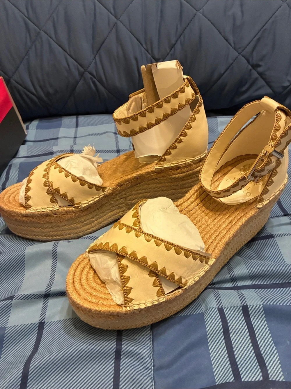 NWT Vince Camuto Cream and Tan Espadrille Platform Wedge Sandal Treyenn size 11